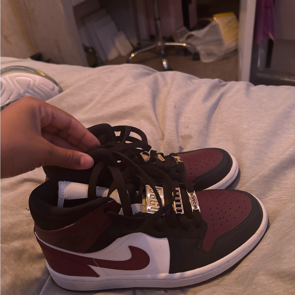 Jordan 1’s Mid SE Black Dark Beetroot